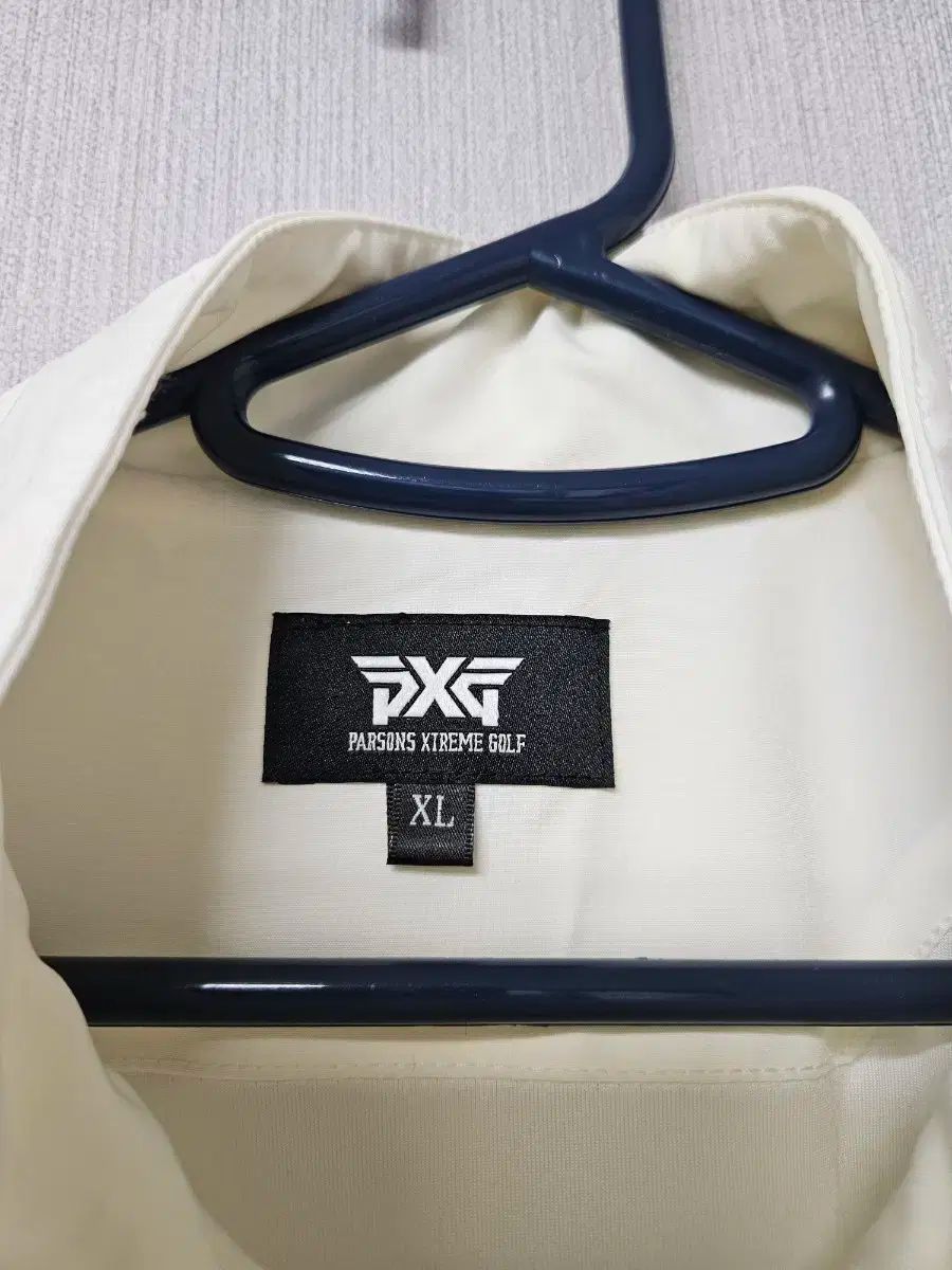PXG 白 ウィンドブレーカー アウター 311