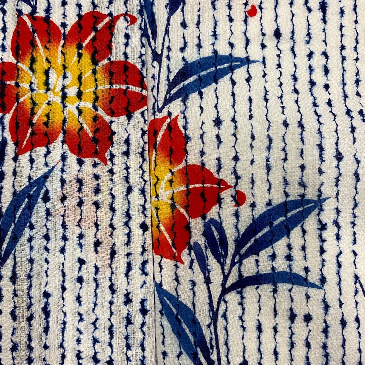 浴衣 身丈161.5cm 裄丈65cm M 絞り浴衣 椿 蝶 絞り 青 綿 名品 【中古  