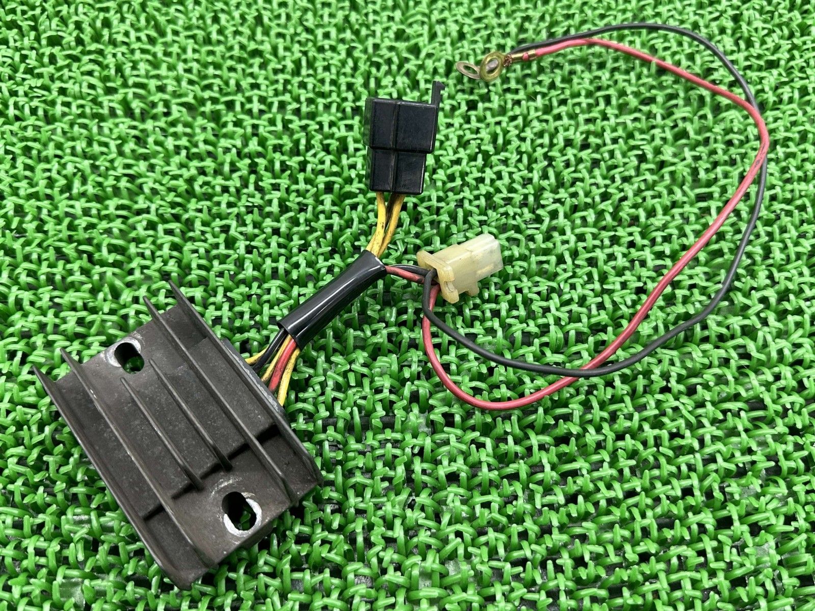 ボルティー レギュレター スズキ 純正 中古 NJ47A グラストラッカーにも レギュレーター レクチファイア 配線加工済 pZ