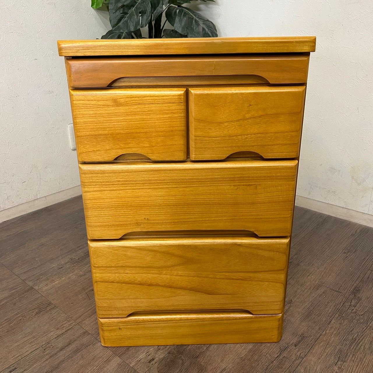 送料無料 E 訳あり 仏壇チェスト 3段4杯 上部 レール小物置き タンス 箪笥