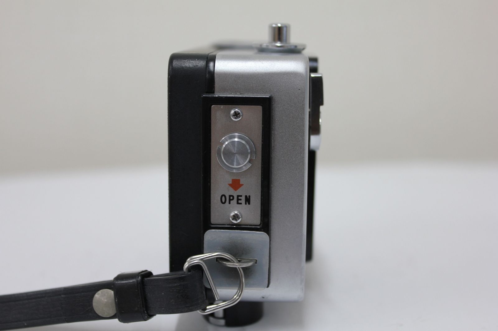 コンパクトカメラ e