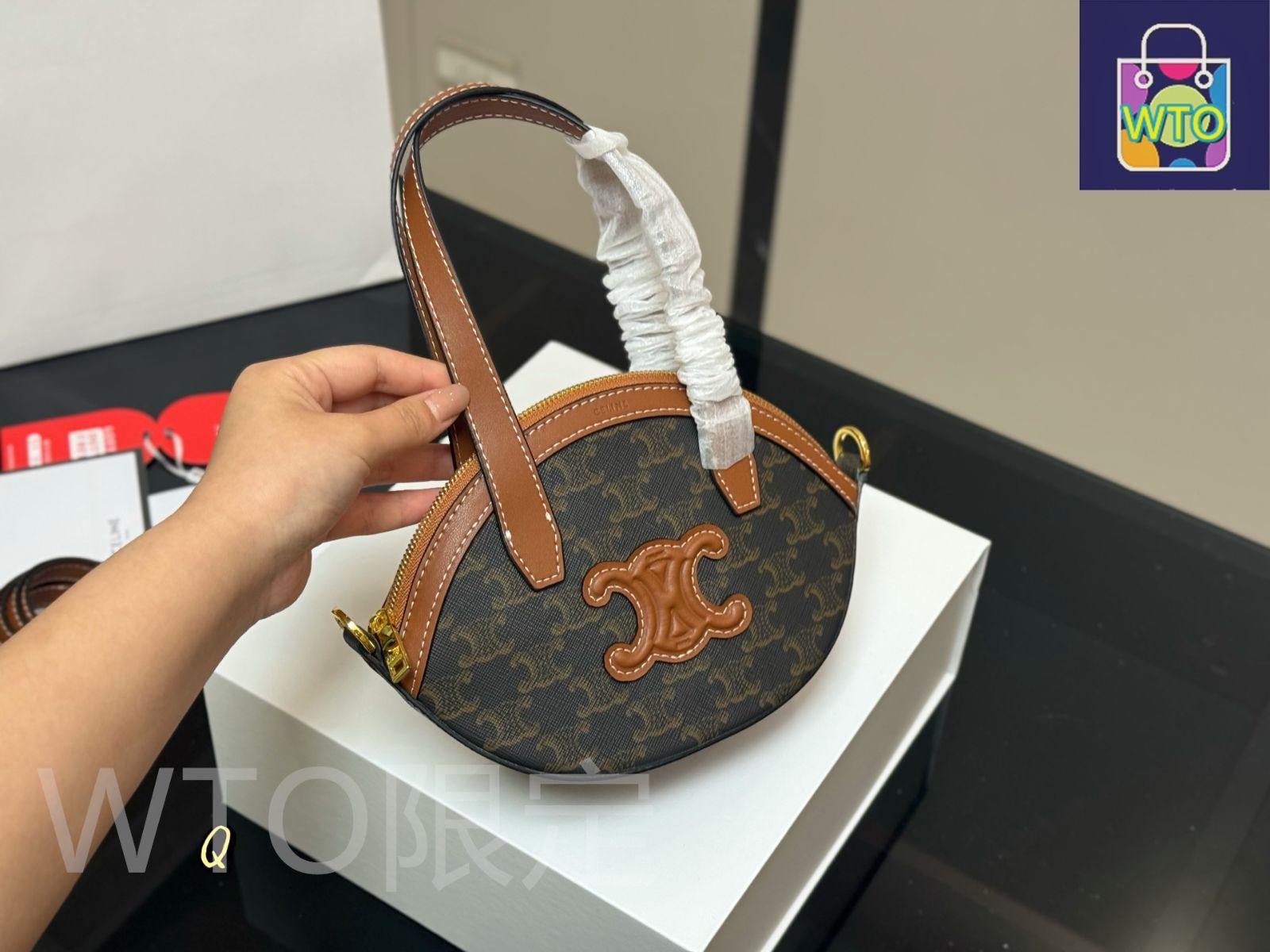 CELINE 香水専用ボックスとポーチ&ペーパー CELINE PARADE 香水 ボックス付き - メルカリ