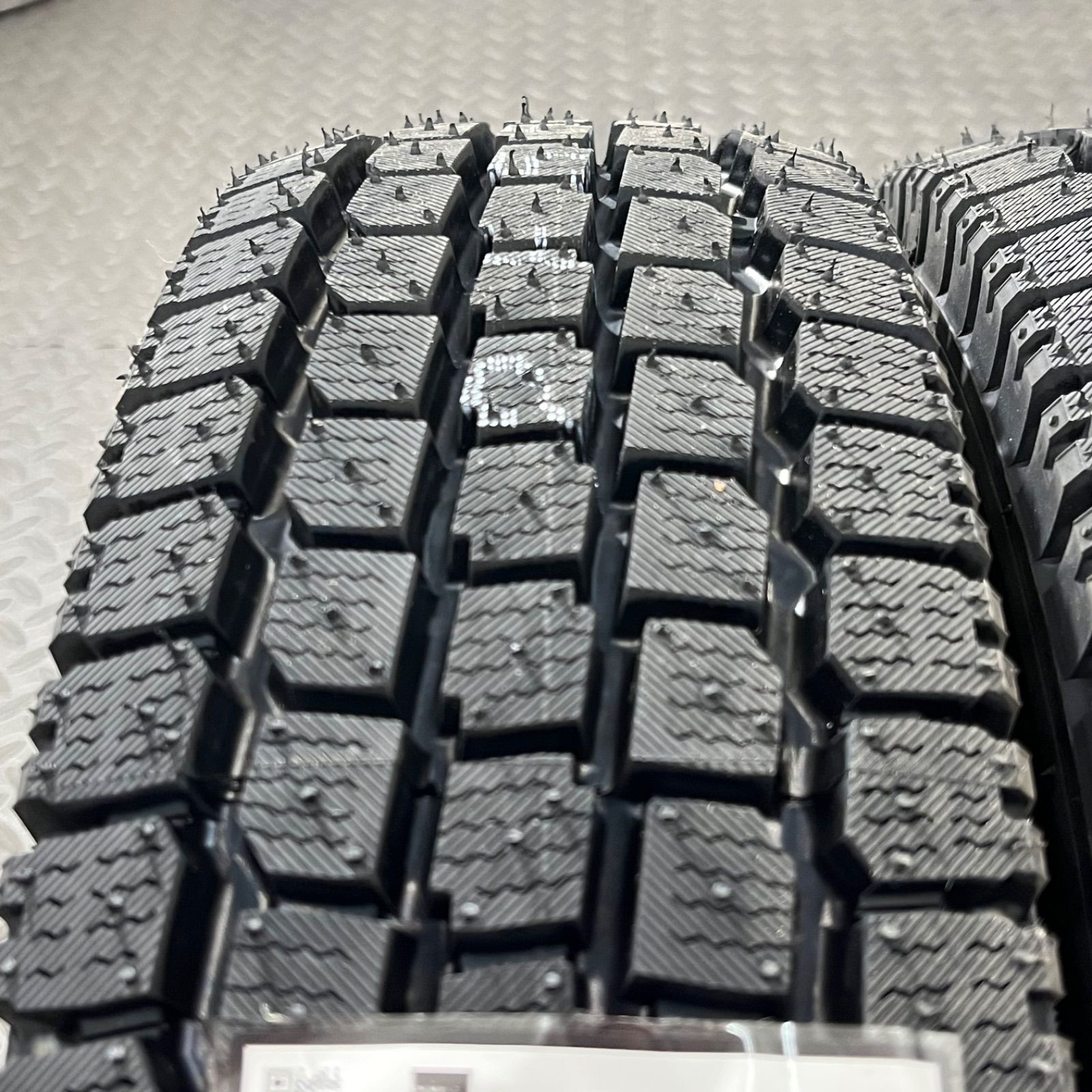 スタッドレスタイヤ