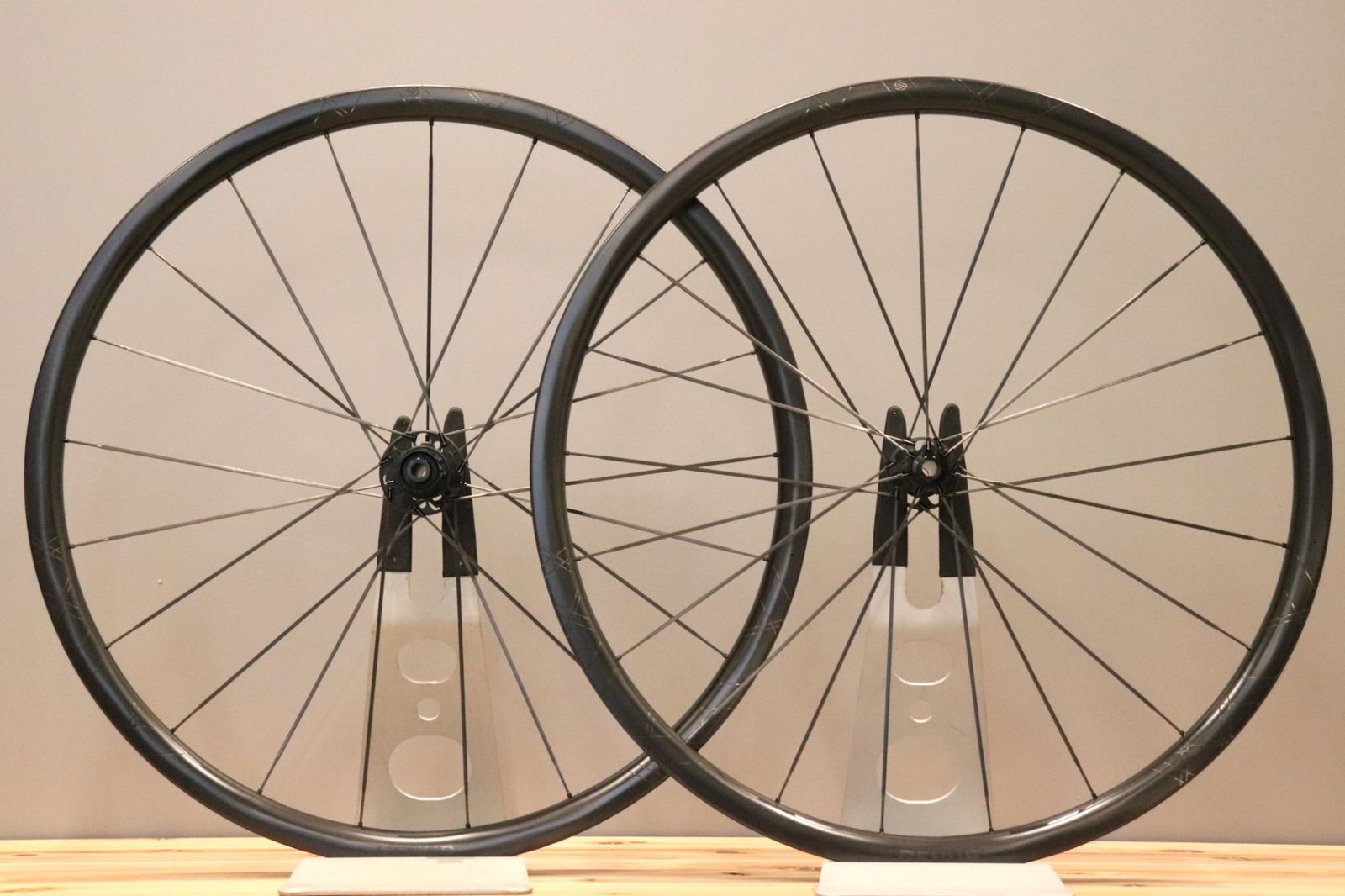 エレリサーチ ERE RESEARCH ジーナス GENUS SL30-R DISC シマノ11S 12S カーボン チューブレスレディ ホイールセット 21C 仙台店