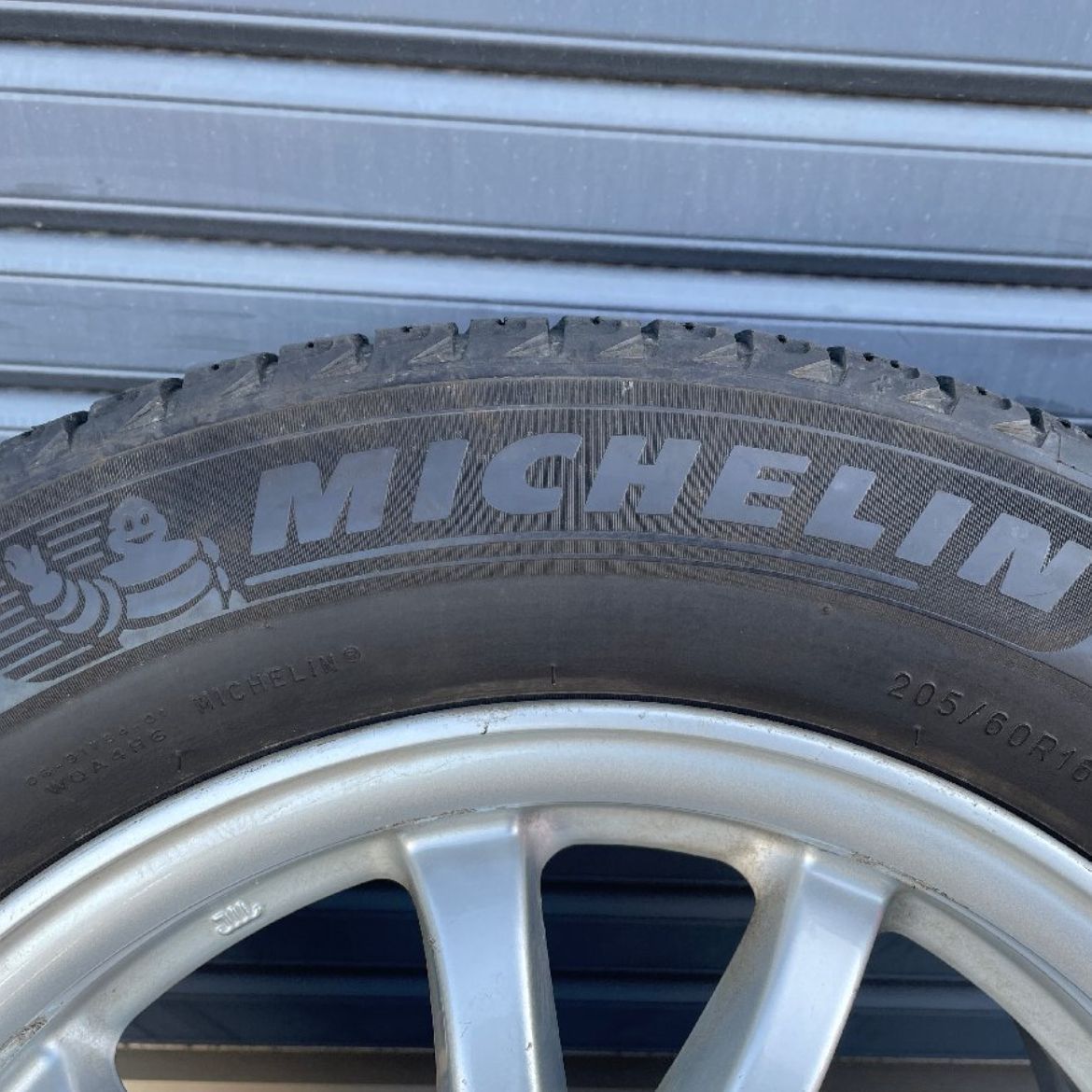 中古品】プリウス 205/60R16 ミシュラン X-ICE3+ スタッドレスタイヤ 2018年製 6.5J プリウスα【タイヤ＆ホイール4本セット】  - メルカリ