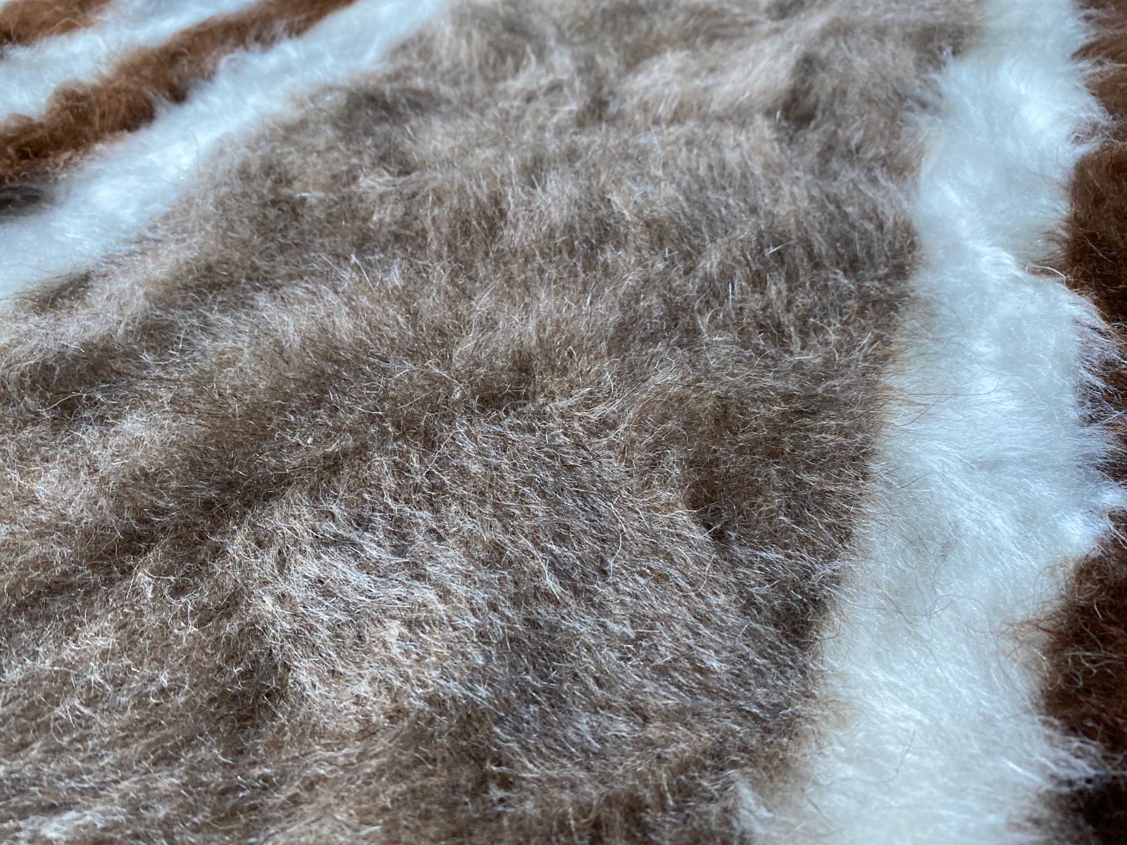 在庫2点のみ 4色のアンゴラヤギのモヘアで織られ手織りの毛布シイルトバッタニィエ