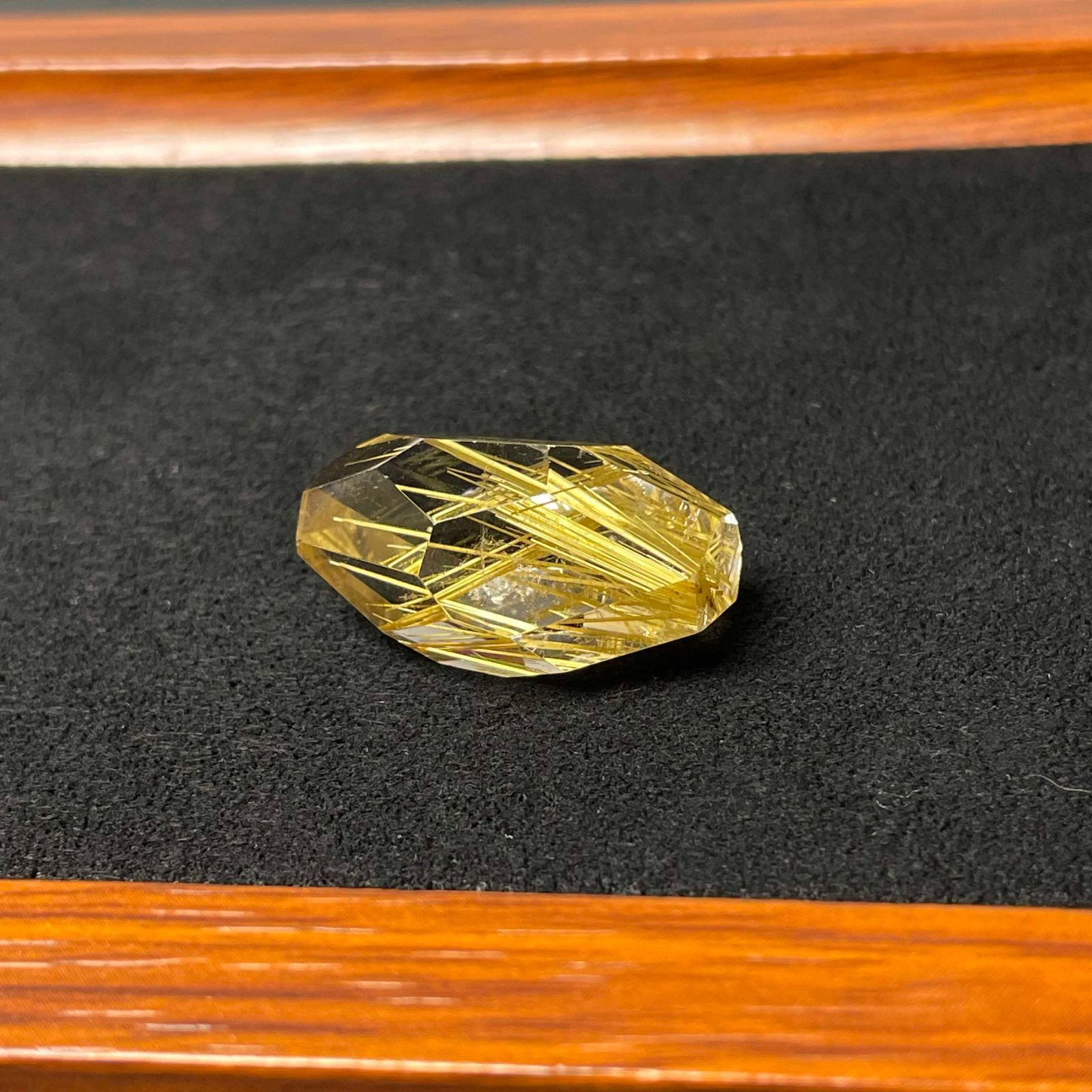 黄金タイチンルチル