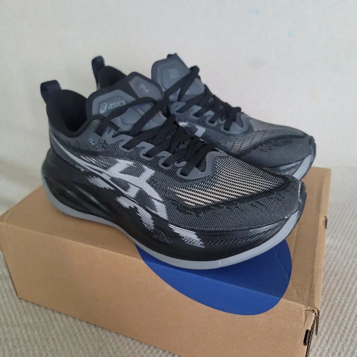Asics アシックス