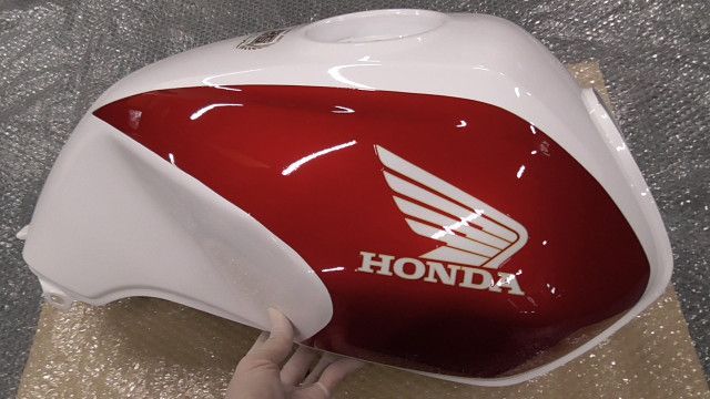 HONDA cb400sf revo ガソリンタンク ウェビックガレージセール | CB400SF VTEC REVO NC42 の