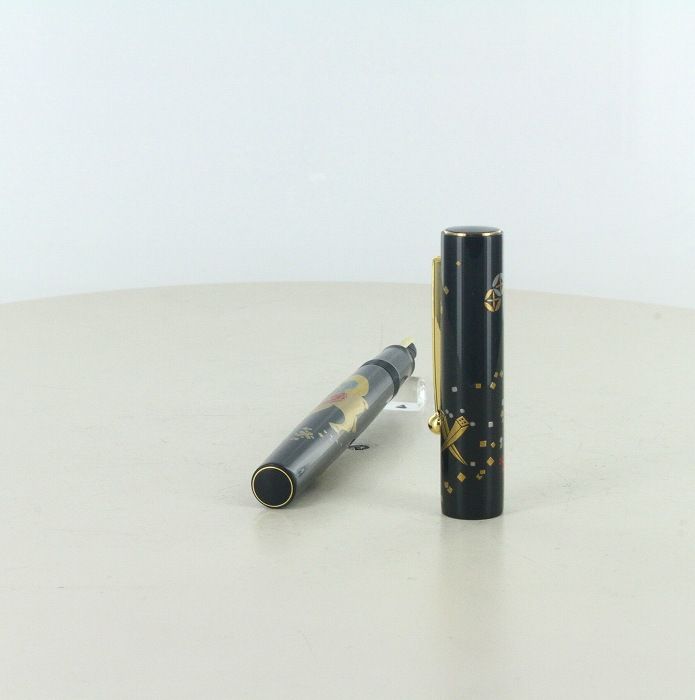 新品未使用 プラチナ 万年筆 漆黒 竹林群虎図 中字（M) シリアル