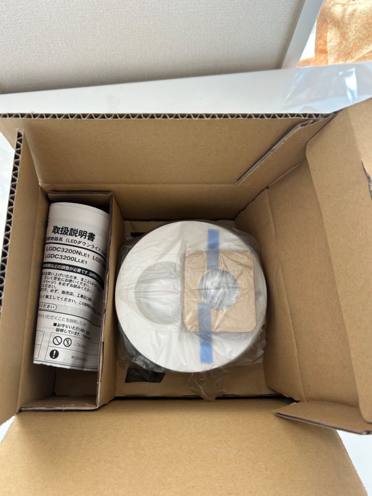 パナソニック 天井埋込型 LED 温白色 ダウンライト 浅型8H 高気密SB形 拡散タイプ FreePa ペア点灯型 ON OFF型 明るさセンサ付 埋込穴φ125 白熱電球100形1灯器具相当 照明