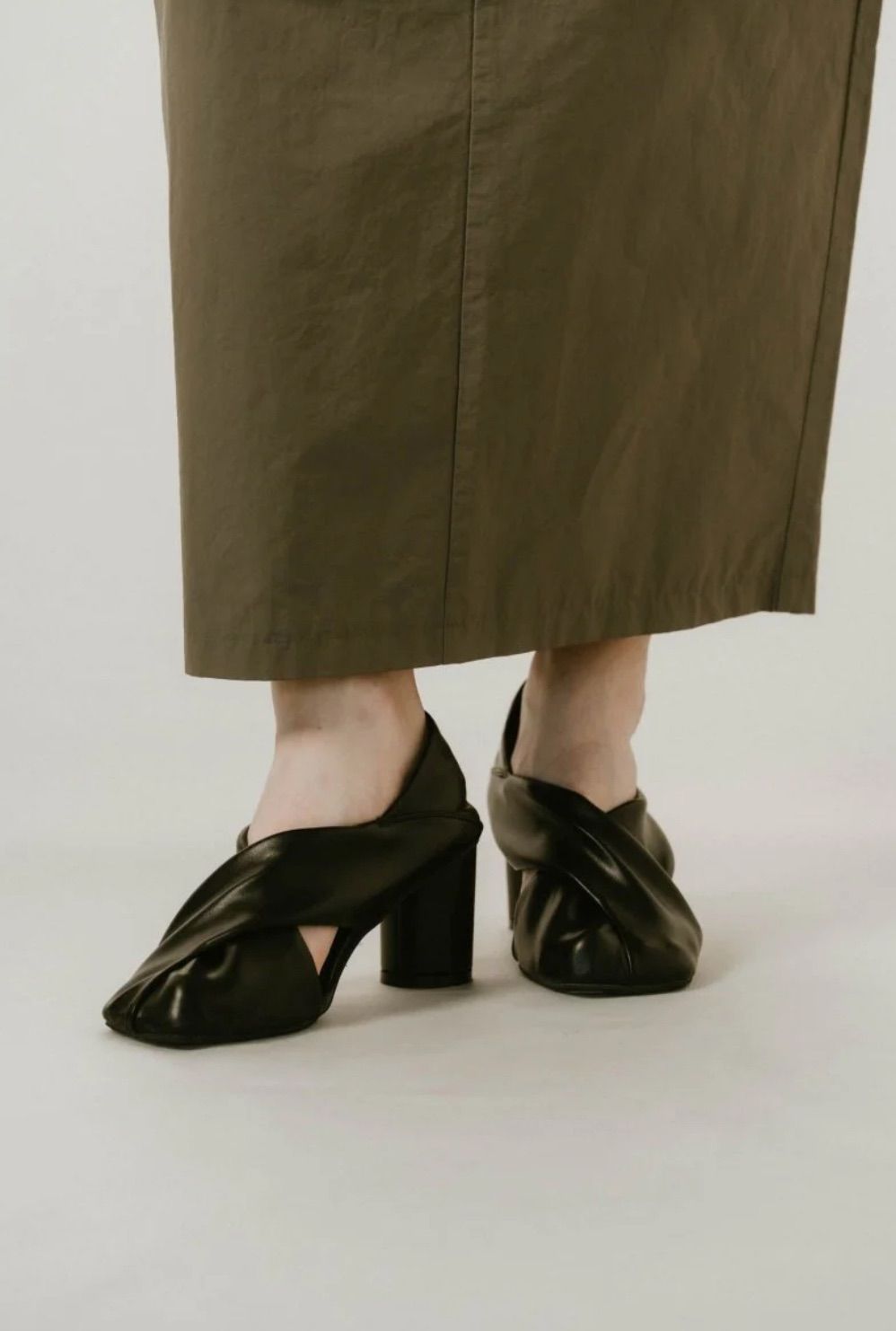 Knuth Marf 2way cross design pumps - メルカリ