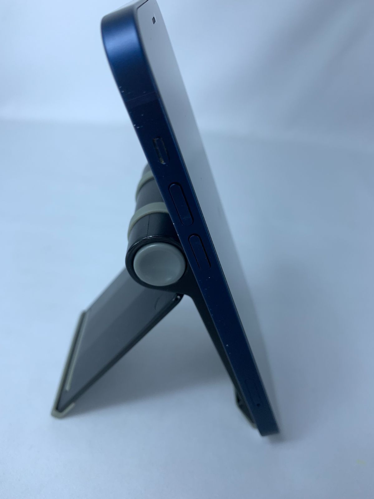 ブルー