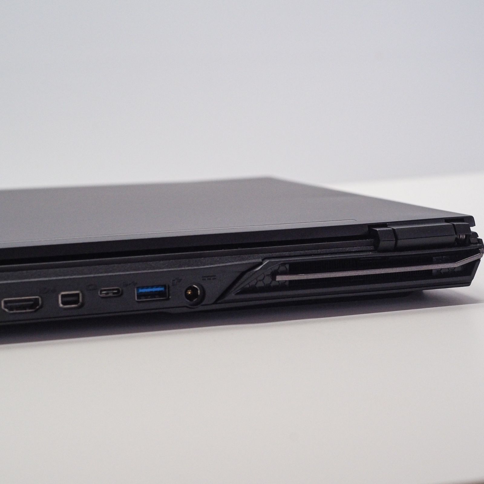 Mouse DAIV、 RTX 2060、1TB SSD、16 GBメモリ、Windows 11
