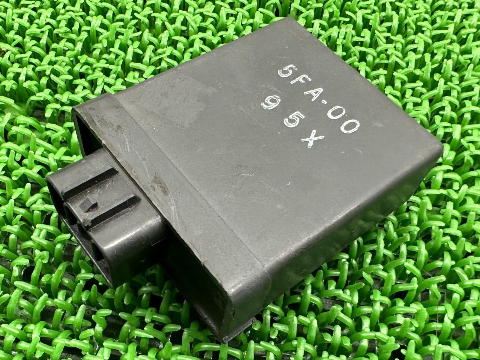 グランドアクシス100 イグナイター ヤマハ 純正 バイク 部品 SB06J CDI スパークユニット 機能的問題なし 品薄 yC