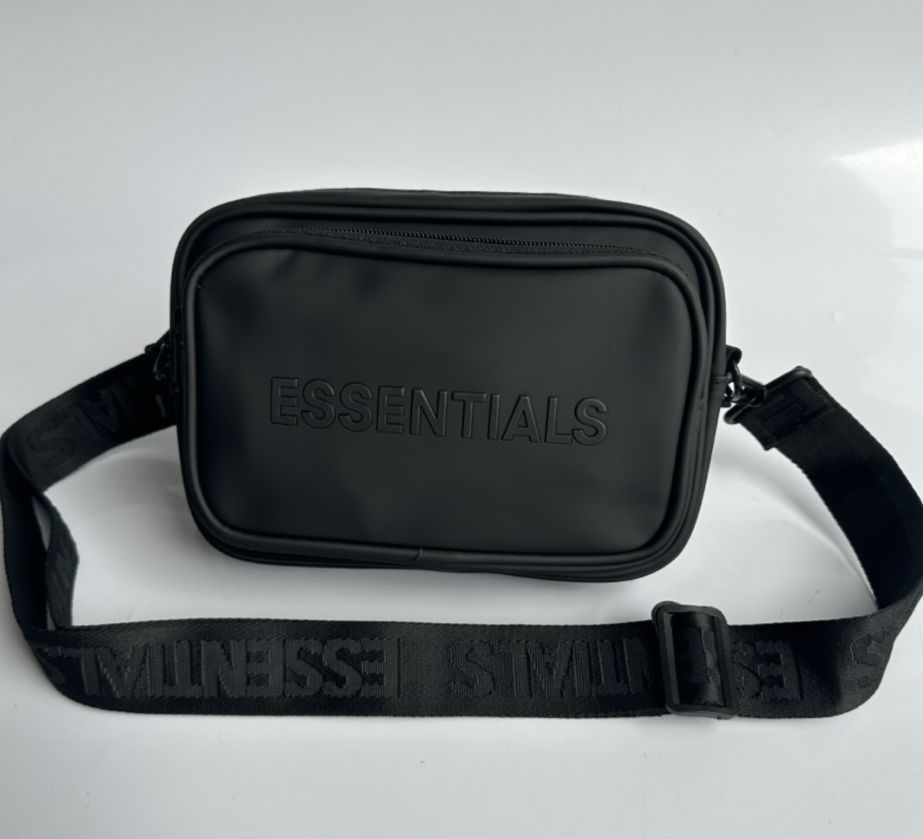 ESSENTIALS ボディバッグ ショルダーバッグ ブラック - メルカリ