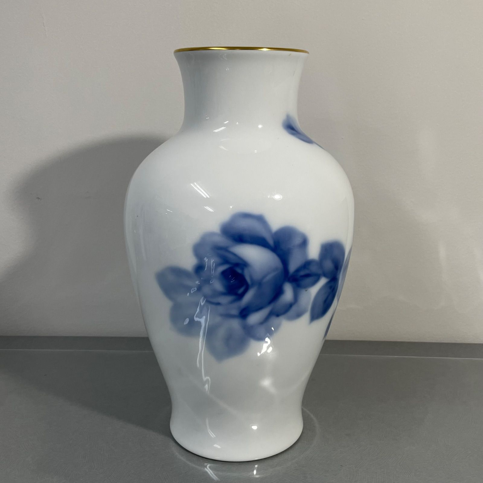 ◇大倉陶園 ブルーローズ 花瓶 20A-8011 花器 28cm 楽天市場】大倉陶園 ブルーローズ（8011） 28cm花器 : ル・銀座