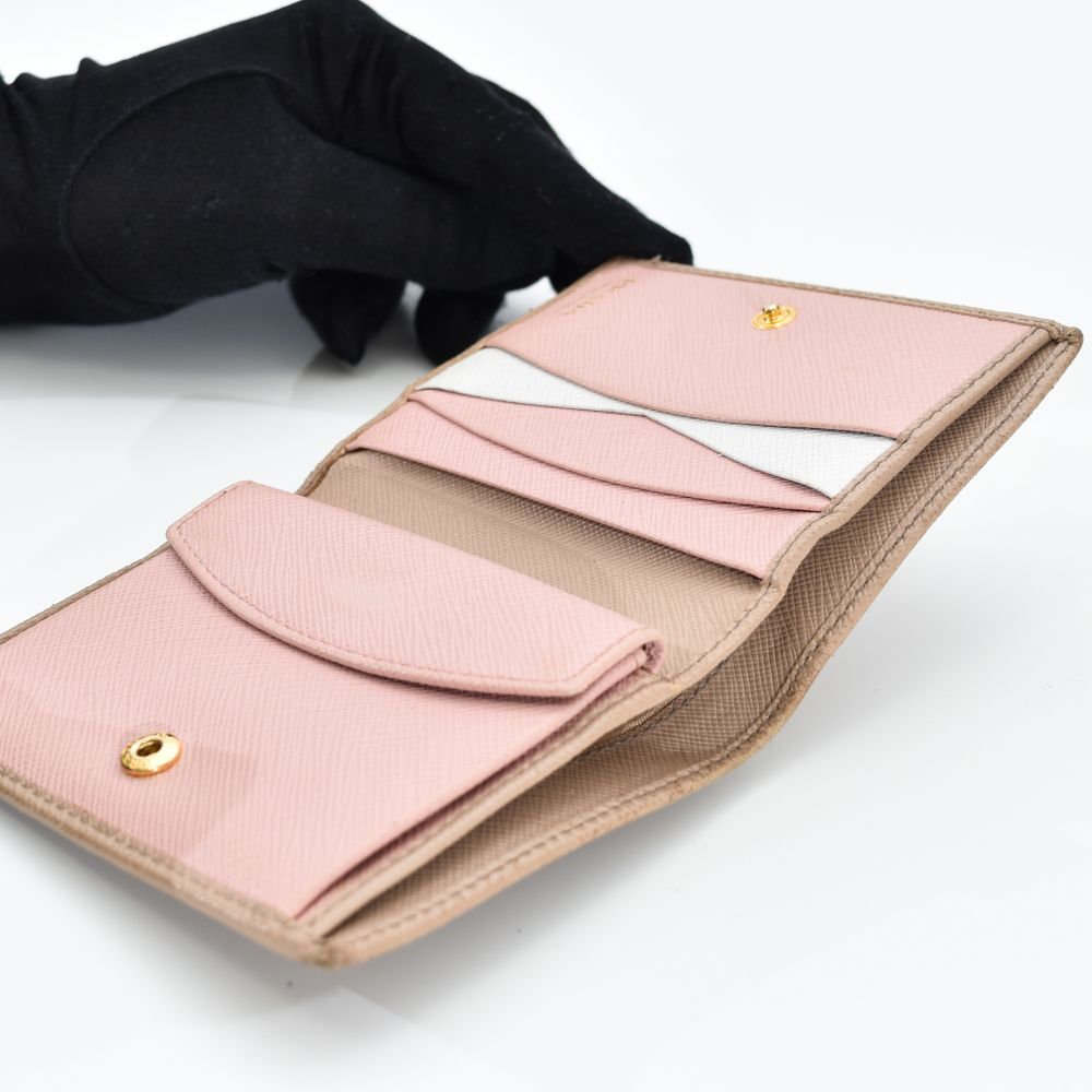 中古USED PRADA 財布 2つ折り1MV204 サフィアーノ 153106 中古USED PRADA 財布 2つ折り1MV204 サフィアーノ 153106 - メルカリ