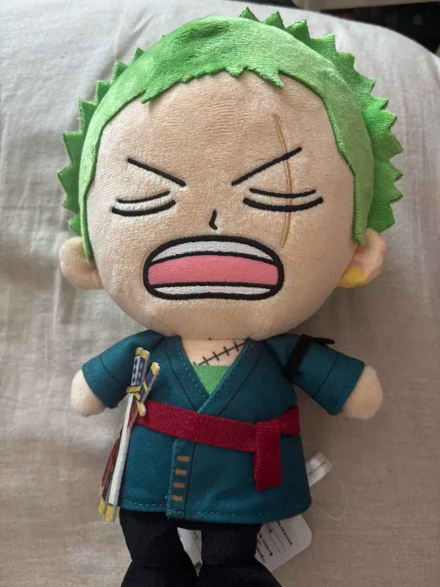ONE PIECE　ワンピース　中国限定　ゾロ　ぬいぐるみ　人形 Amazon.co.jp: ONE PIECE ワンピース 中国 上海 ゾロ ぬいぐるみ