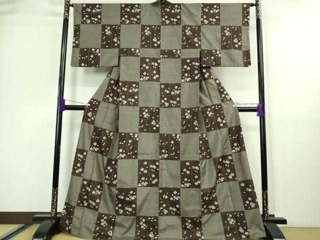 平和屋着物■極上　本場大島紬　刺繍　市松舞桜　逸品　DZAA9624kh5 平和屋着物□極上 本場大島紬 刺繍 市松舞桜 逸品 DZAA9624kh5 - メルカリ