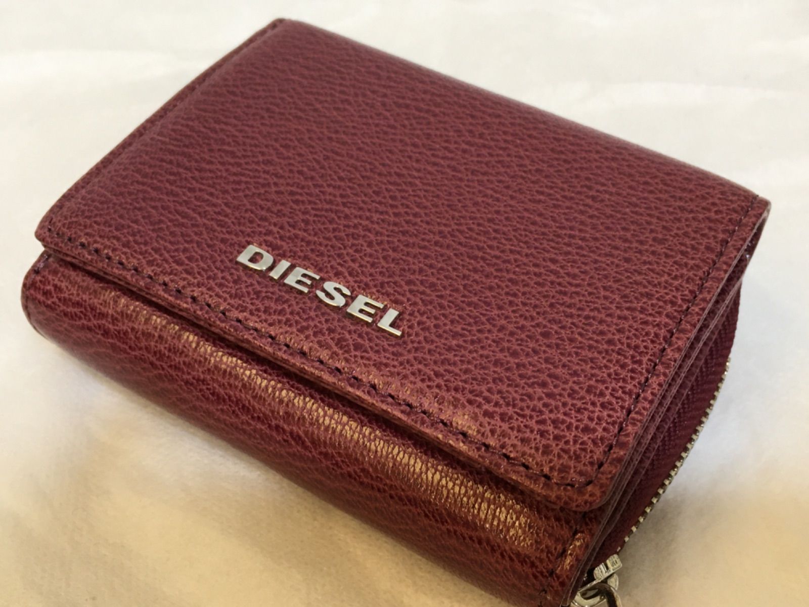 DIESEL 3つ折り財布 メンズ レッド系 コンパクト 牛革 X06639
