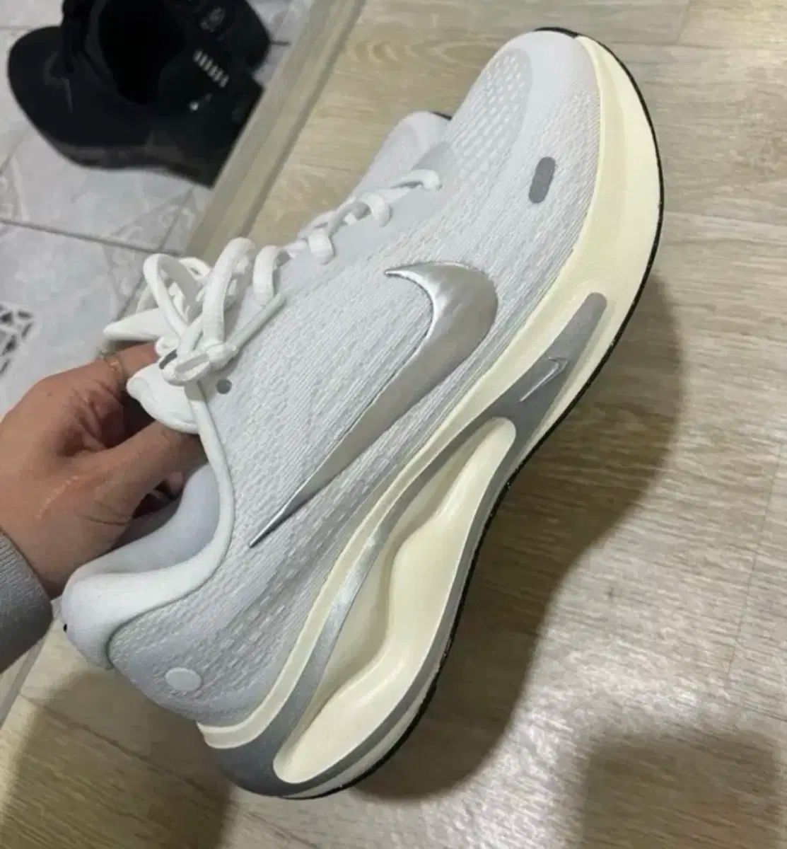 NIKE ナイキ ジャーニー ランニングシューズ