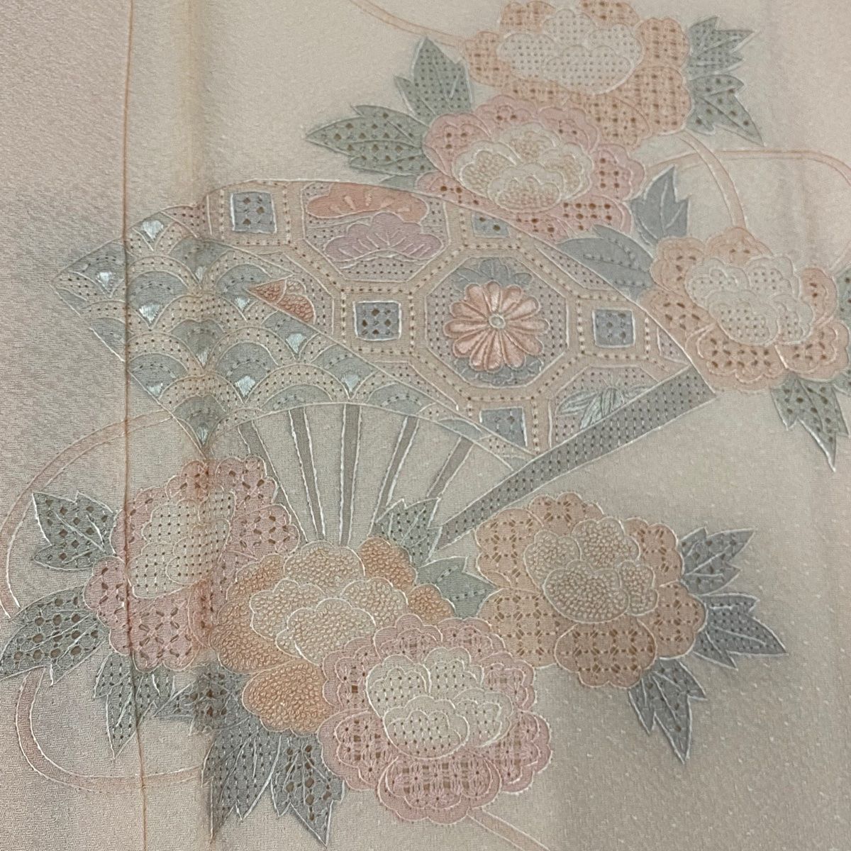 付下げ 身丈158cm 裄丈65cm M 袷 扇 牡丹 刺繍 薄ピンク 正絹 美