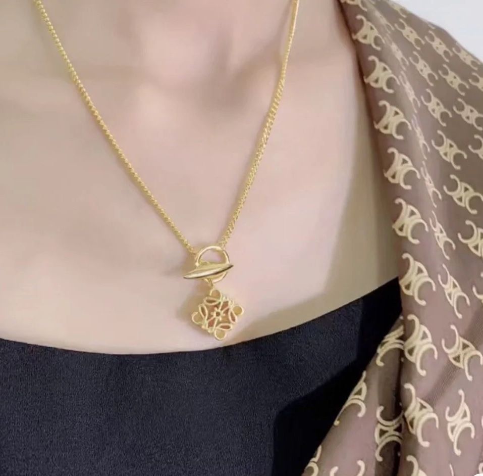 新品未使用】ロエベ（Loewe）アノグラムチャームネックレス - メルカリ 