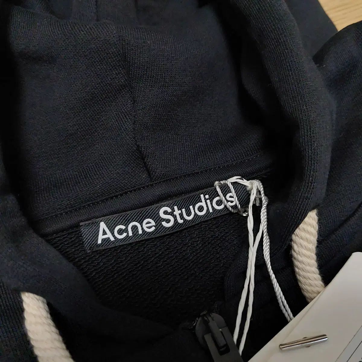 ★韓国の人気★【Acne Studios】★ロゴ パッチ フード★ Acne Studios Acne Studios(アクネストゥディオズ) スマイル