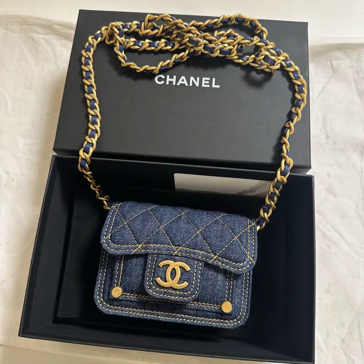 シャネル デニム ミニ チェーンバッグ