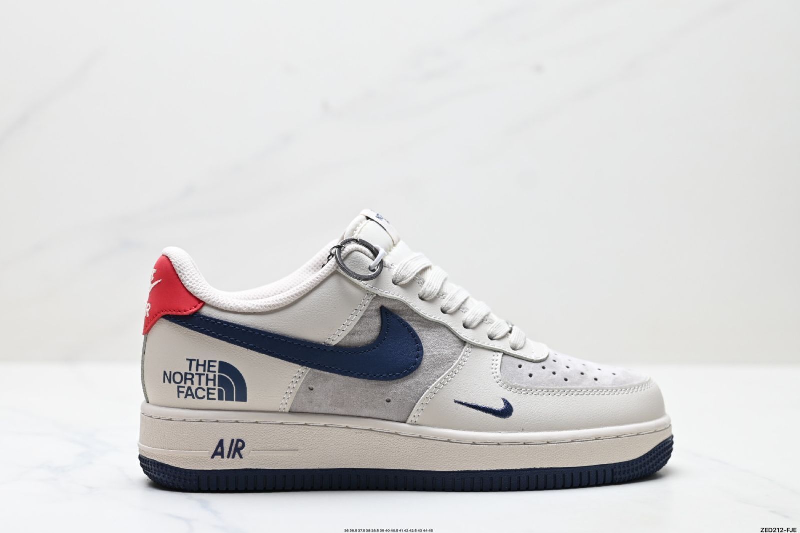 NIKE AIR FORCE 1'07 LV8（ナイキ エア フォース 1'07 LV8