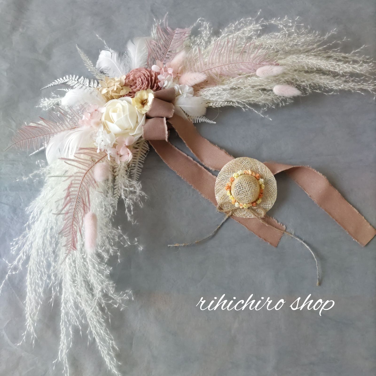 りひちろshop　横長スワッグ　アーチ型　くすみピンク系　ニューボーン　バースデー　おうちフォト　家族フォト