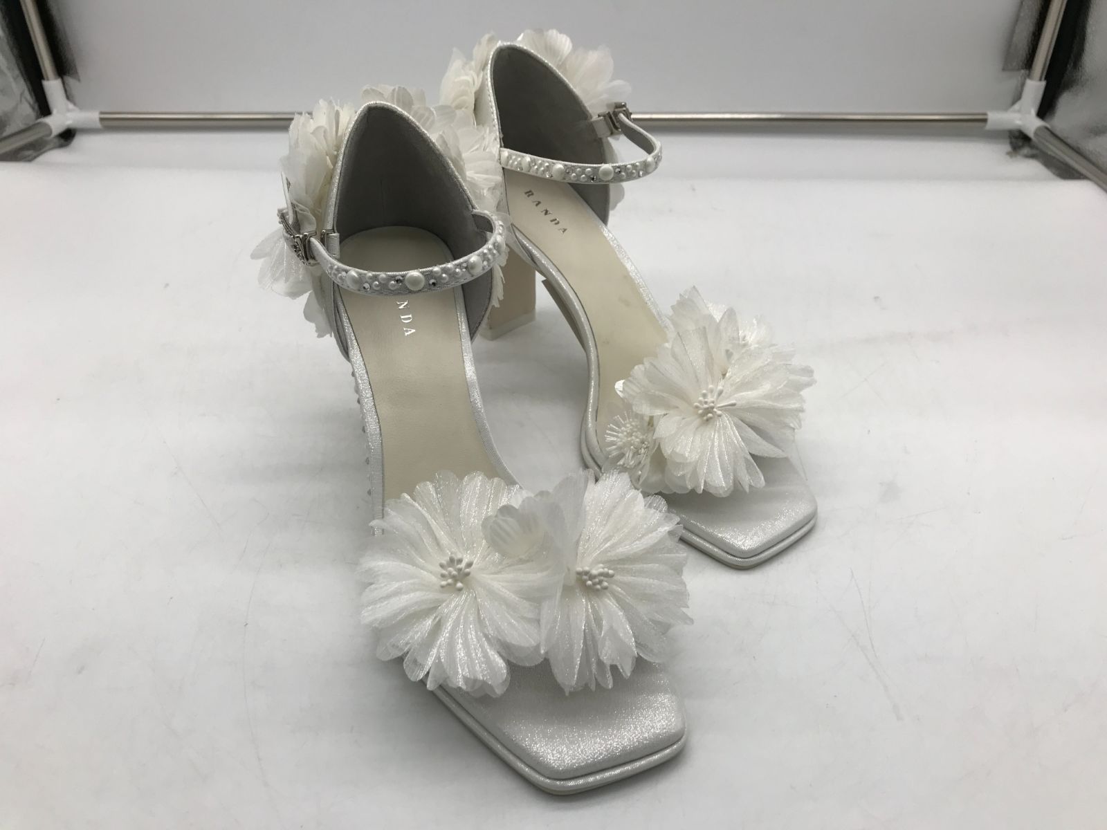 01-524 ♥ RANDA LUXURY ITEM パール ビジューフラワーストラップサンダル Mサイズ 23.5cm相当 ランダ フラワー 9044