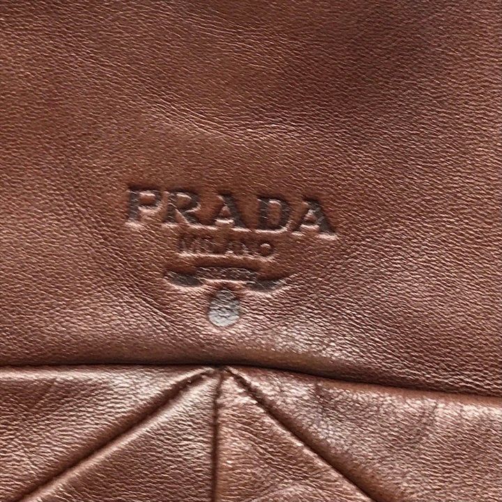 デザイン・サイズが豊富。 PRADA プラダ ロゴ 型押し 巾着 レザー ショルダー トート バッグ ブラウン ブランド カバン 鞄 Bag k6533 品質保証で、高速配送！