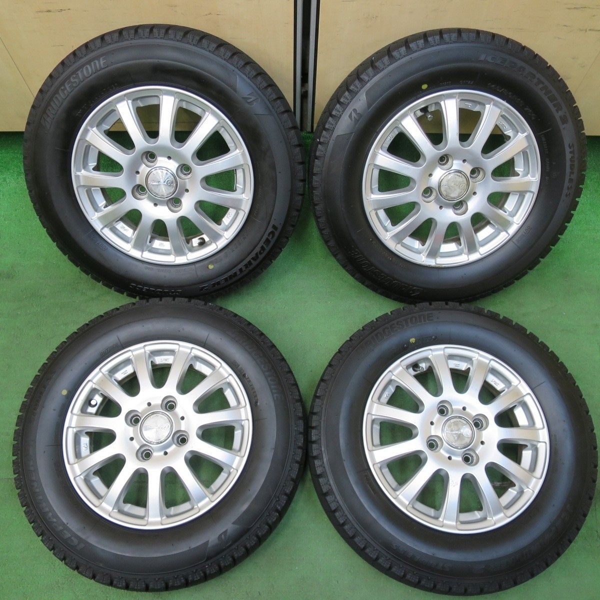 バリ溝 23年 ほぼ10分 スタッドレス 145 80R13 ブリヂストン アイスパートナー2 Tirado La-Strada 阿部商会 ティラード 13インチ PCD100 4H 5012506イス