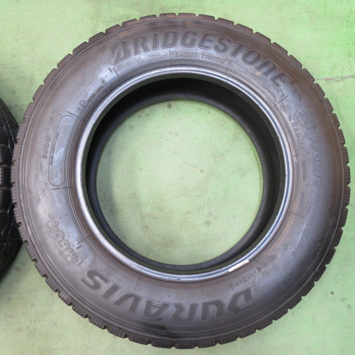 アウトレット最大70％OFF! 超バリ溝 9.5分以上 トラック タイヤ 205 70R16 111 109L ブリヂストン デュラビス M804 ミックス オールシーズン DURAVIS 16インチ 5092210イノタ