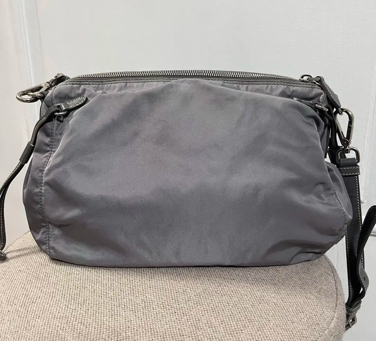 着用画像 o PRADA PRADA プラダ テスート ポコノ ポケット クロスバッグ 9729 DECORATOM_COM_BR