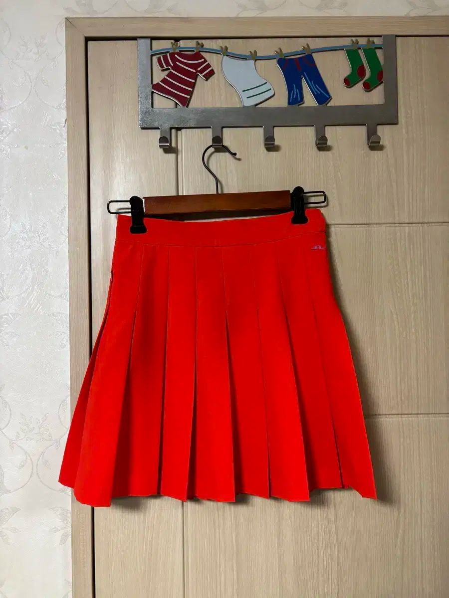 J.LINDEBERG J.リンドバーグ プリーツスカート 2 蜂 LLC-HASEGAWATOSO_COM