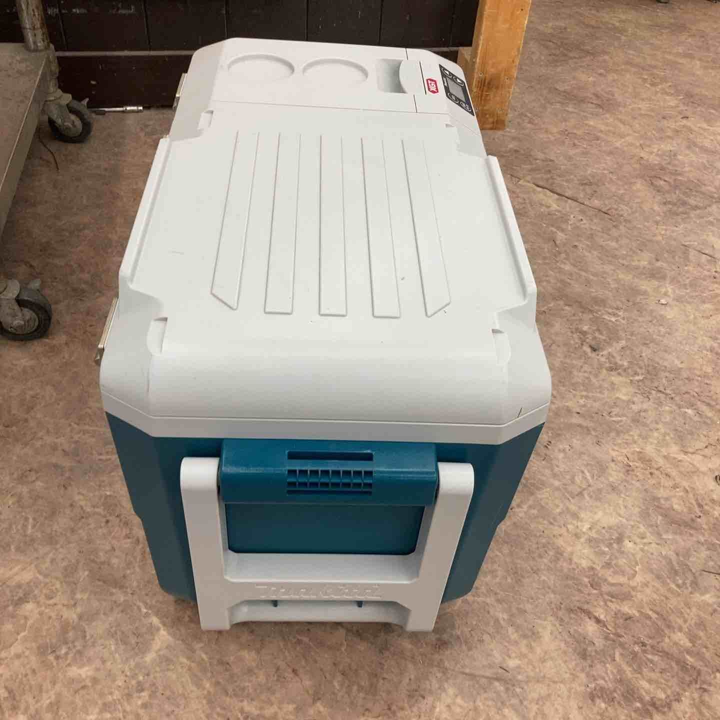 【送料無料】マキタ(makita) コードレス冷温CW001G 楽天市場】マキタ makita 充電式保冷温庫 CW001GZ[青]/40Vmax