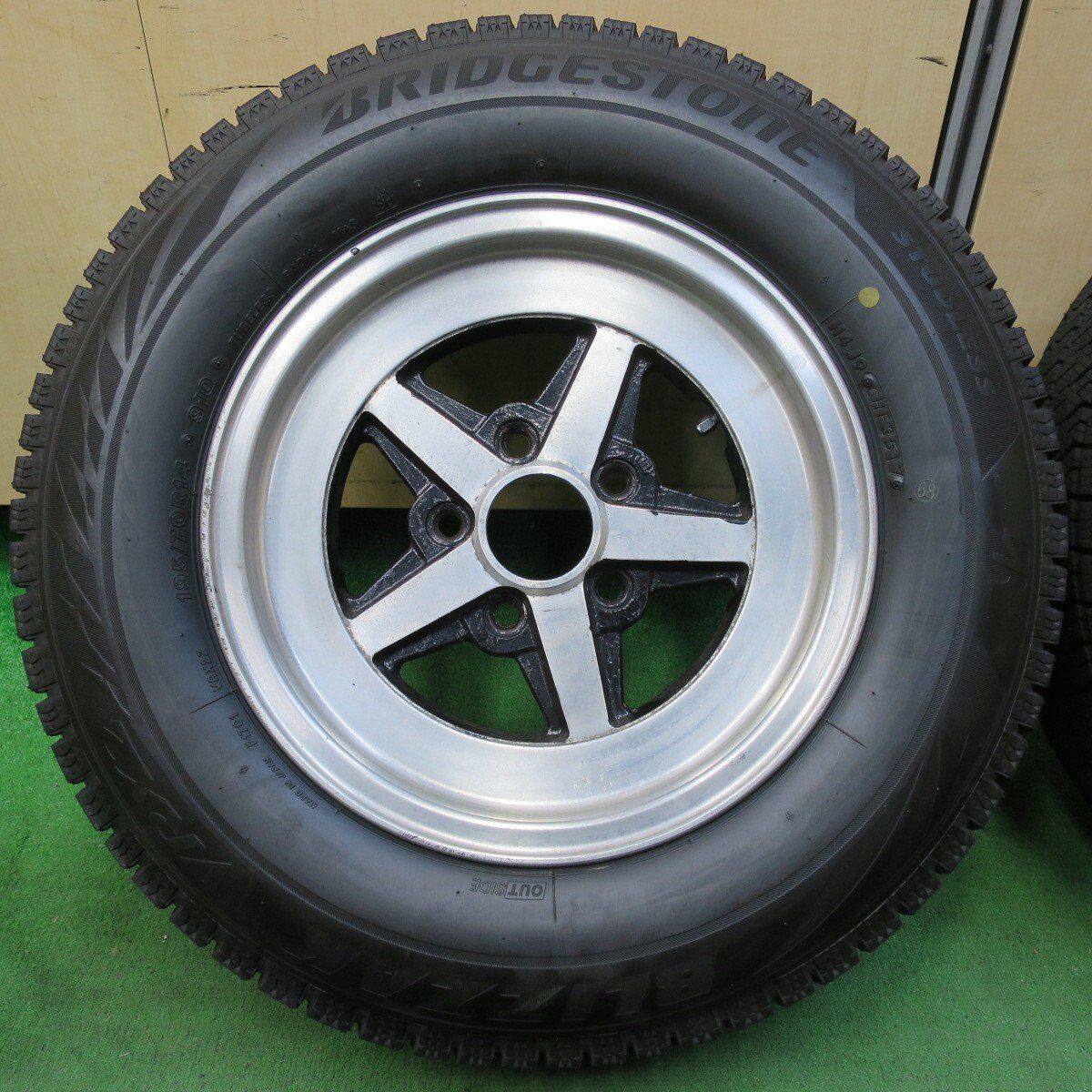 超バリ溝 ほぼ10分 旧車 WORK Equip 195 70R14 スタッドレス ブリヂストン ブリザック VRX2 ワーク エクイップ 14インチ PCD114.3 5H 4101604イス