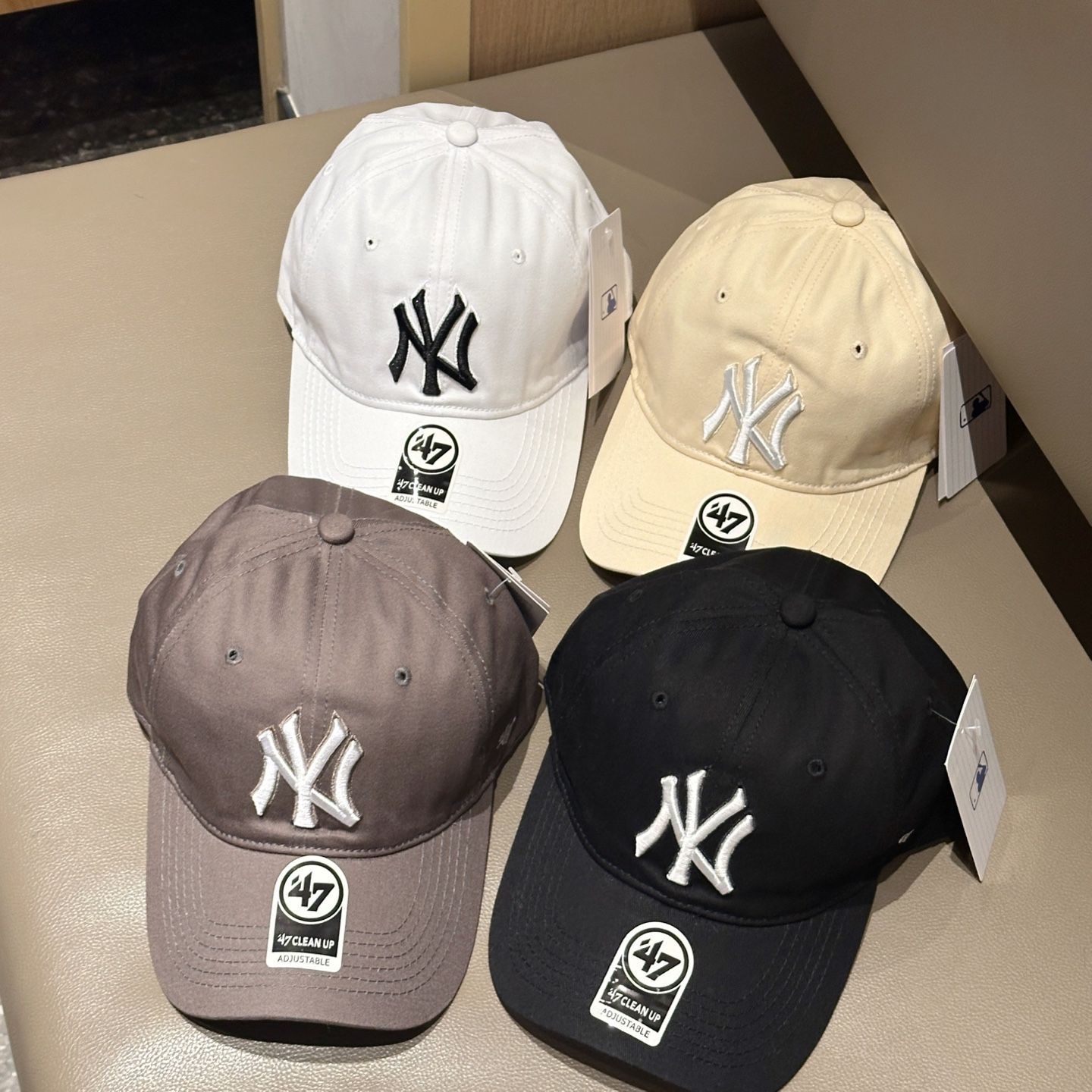 MLB NYロゴ刺繍ベースボールキャップ ホワイト MLB NYロゴ刺繍ベースボールキャップ ホワイト