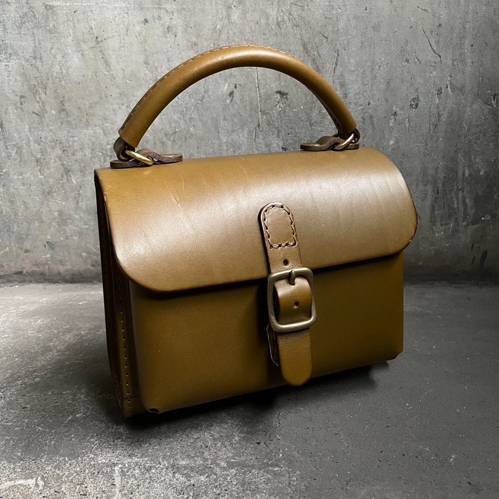 HERZ ライトハンドバッグ レザー ヘルツ 2WAY ショルダーバッグ