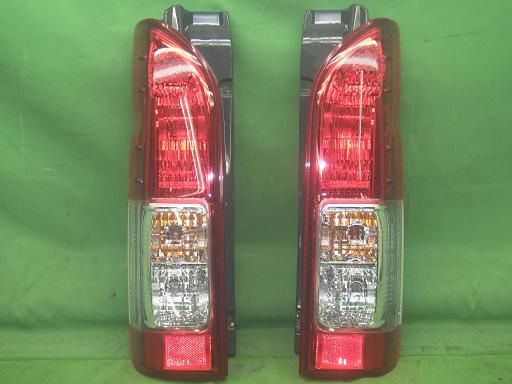 中古】ハイエース 純正 テール 左右 新車外し テールランプ
