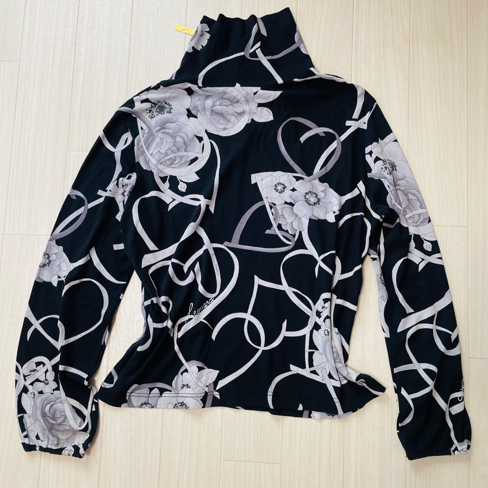 美品　レオナールスポーツ　長袖カットソー　44 レオナールスポーツ カットソー コットン フラワープリント 長袖