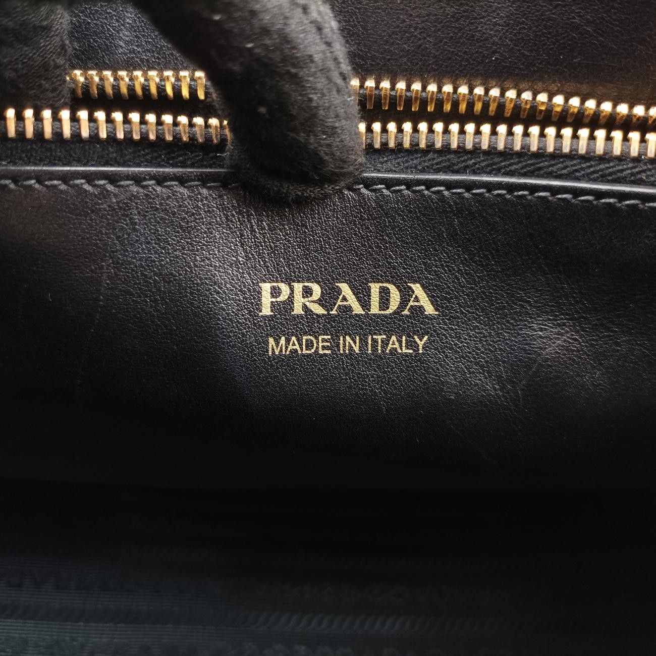 プラダPradaパラディグムブラックサフィアーノレザー1BA1307 D