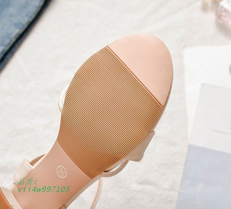 ヒールサンダル