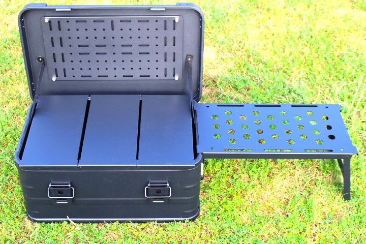 マットブラック アルミコンテナボックス カスタムパーツ４分割天板パネル ５０Ｌ用 Amazon.co.jp: マットブラック スタッキング アルミコンテナ