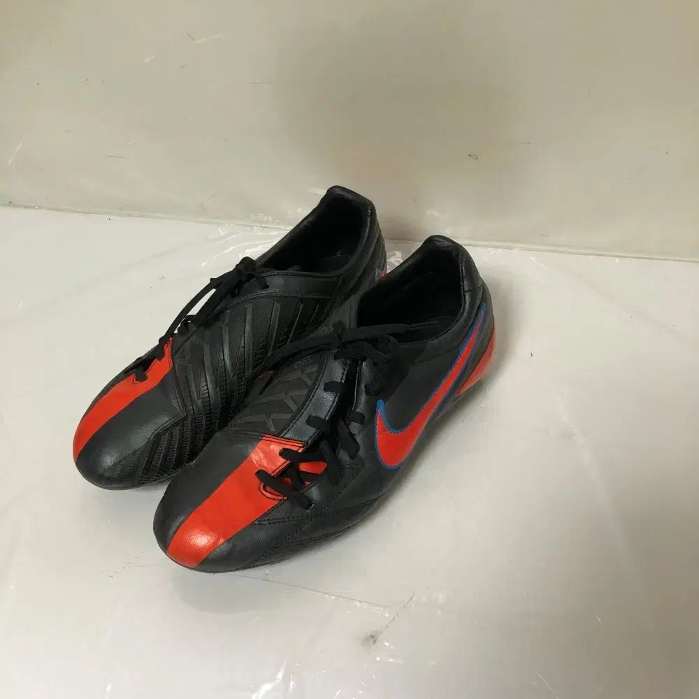 【雷市場（ポンジャン）商品韓国直送】 NIKE(ナイキ) サッカーシューズ 265mm @ 9998