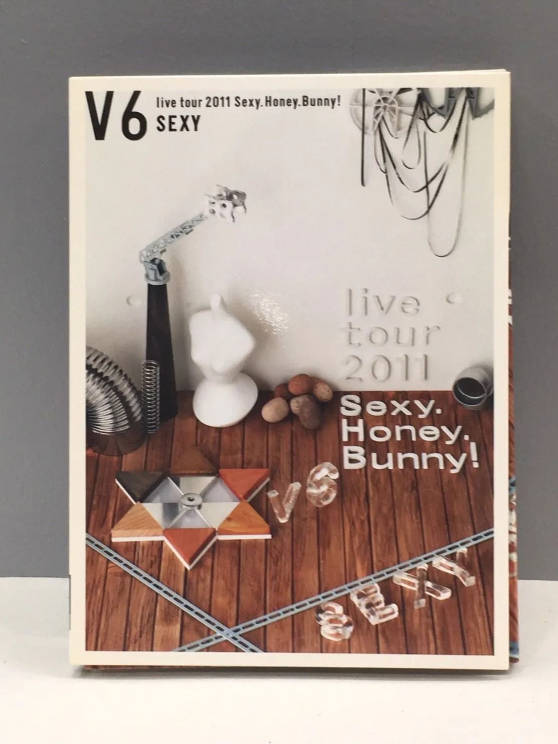 V6 - ☆5/21まで↓☆V6  【Sexy.Honey.Bunny! (WALK盤)】 Sexy.Honey.Bunny!／タカラノイシ - DISCOGRAPHY | V6 Official