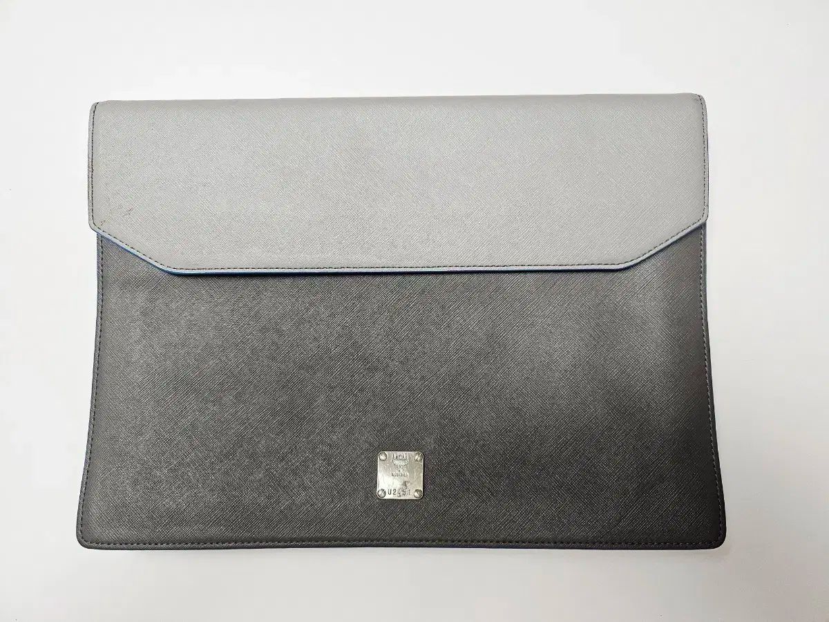 MCM ロビンソン ドキュメント ケース クラッチバッグ